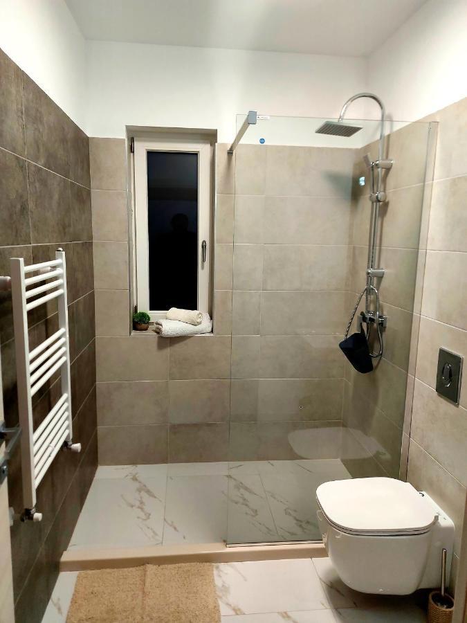 Black&White Suites Craiova Buitenkant foto